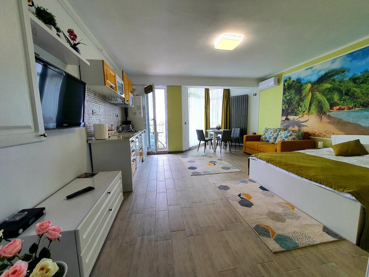 Alezzi Majestic Apartments 115 Navodari Luaran gambar