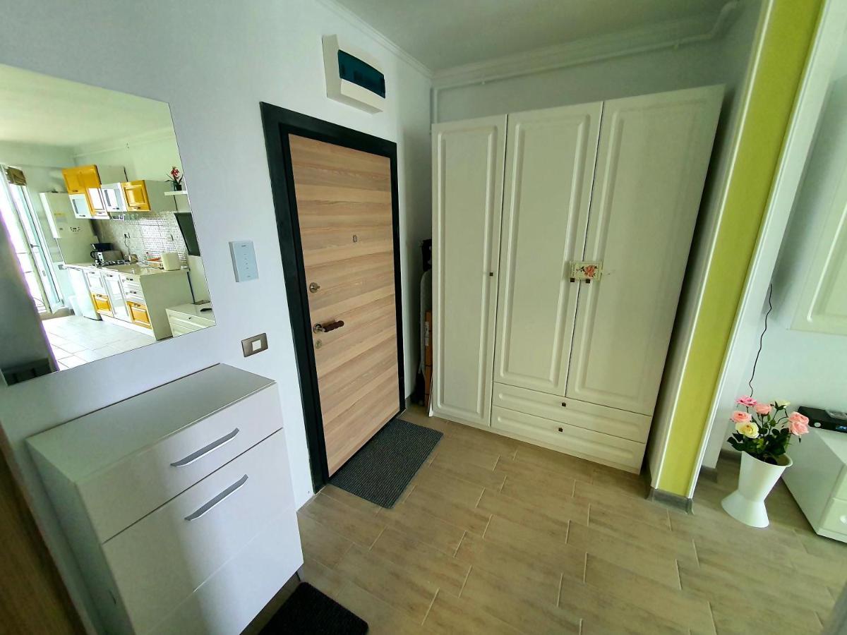 Alezzi Majestic Apartments 115 Navodari Luaran gambar